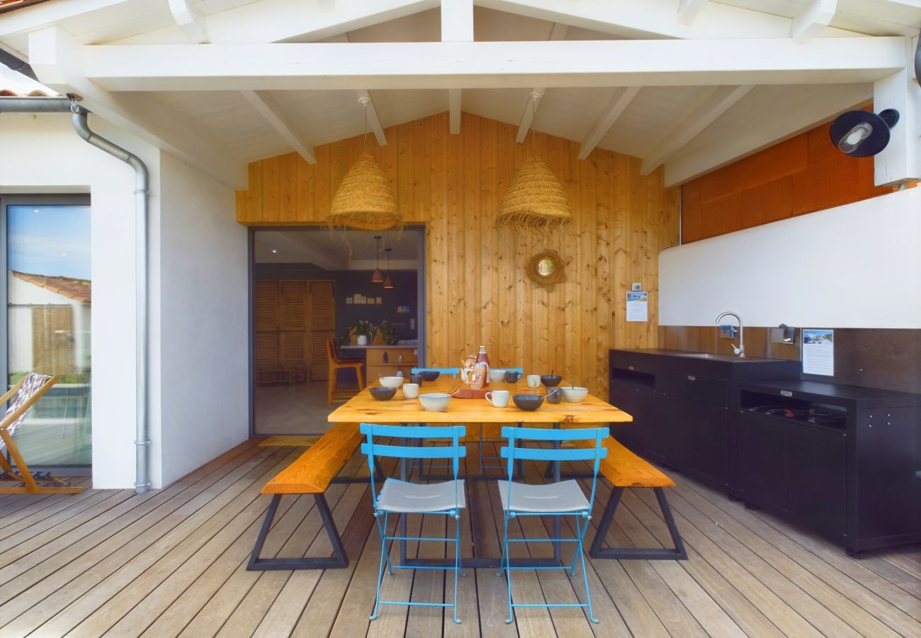 House in Rivedoux-Plage - Architect-designed villa with heated pool and garden
