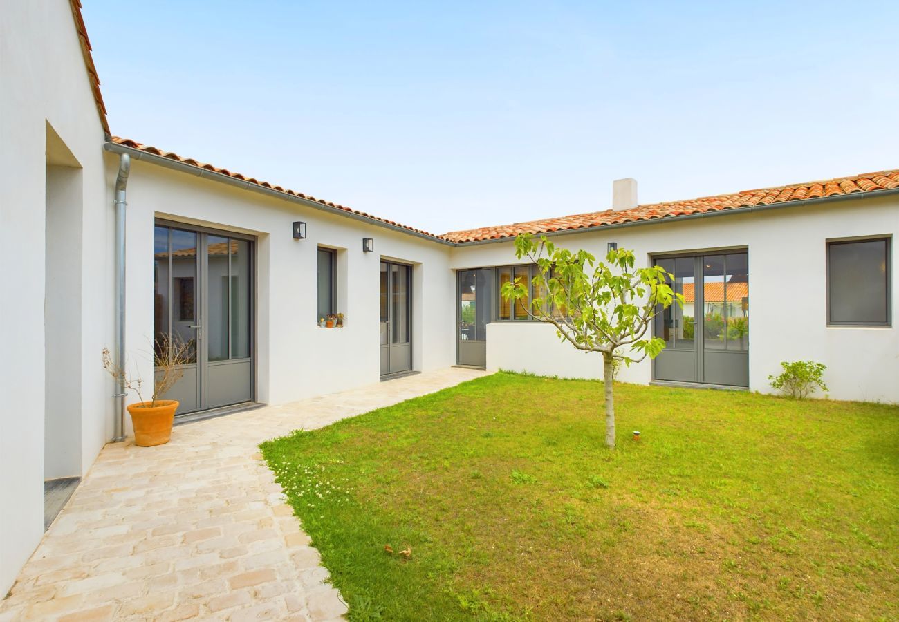 House in Rivedoux-Plage - Architect-designed villa with heated pool and garden