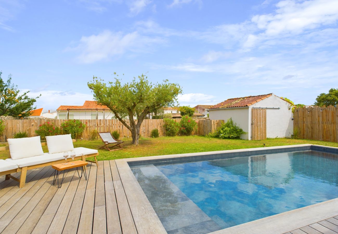 House in Rivedoux-Plage - Architect-designed villa with heated pool and garden