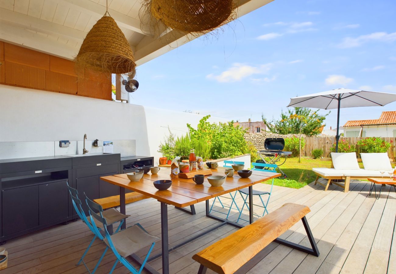 House in Rivedoux-Plage - Architect-designed villa with heated pool and garden