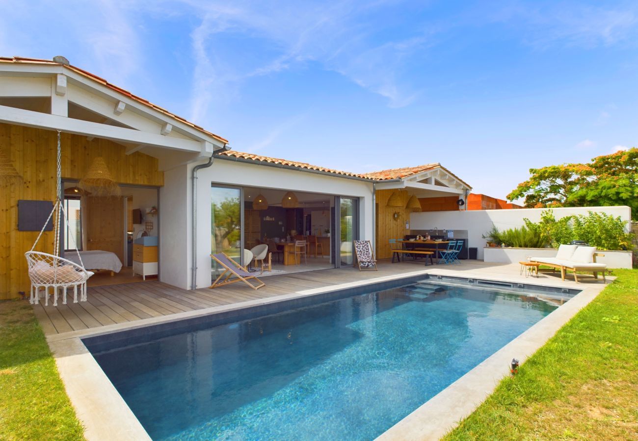 House in Rivedoux-Plage - Architect-designed villa with heated pool and garden