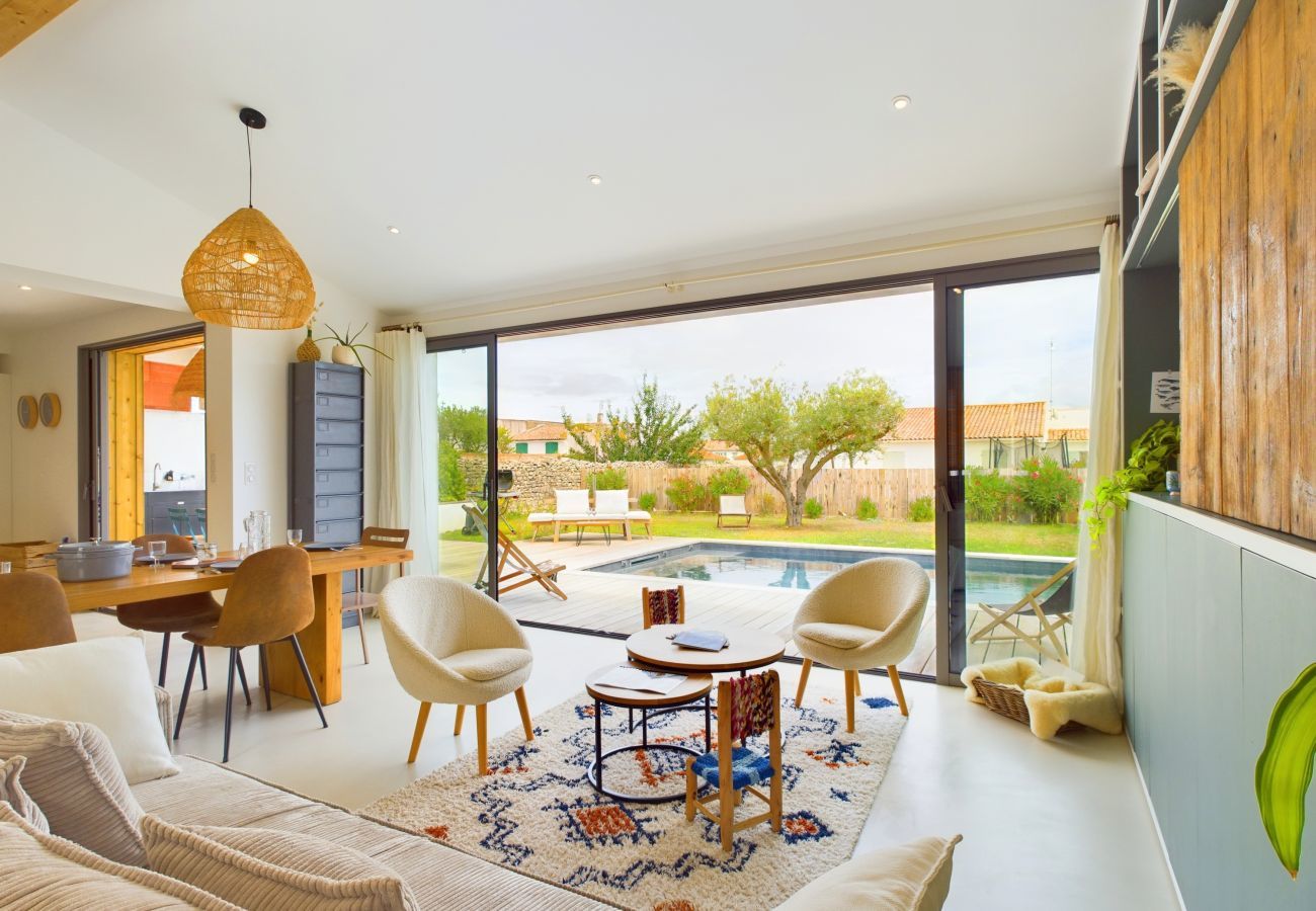 House in Rivedoux-Plage - Architect-designed villa with heated pool and garden