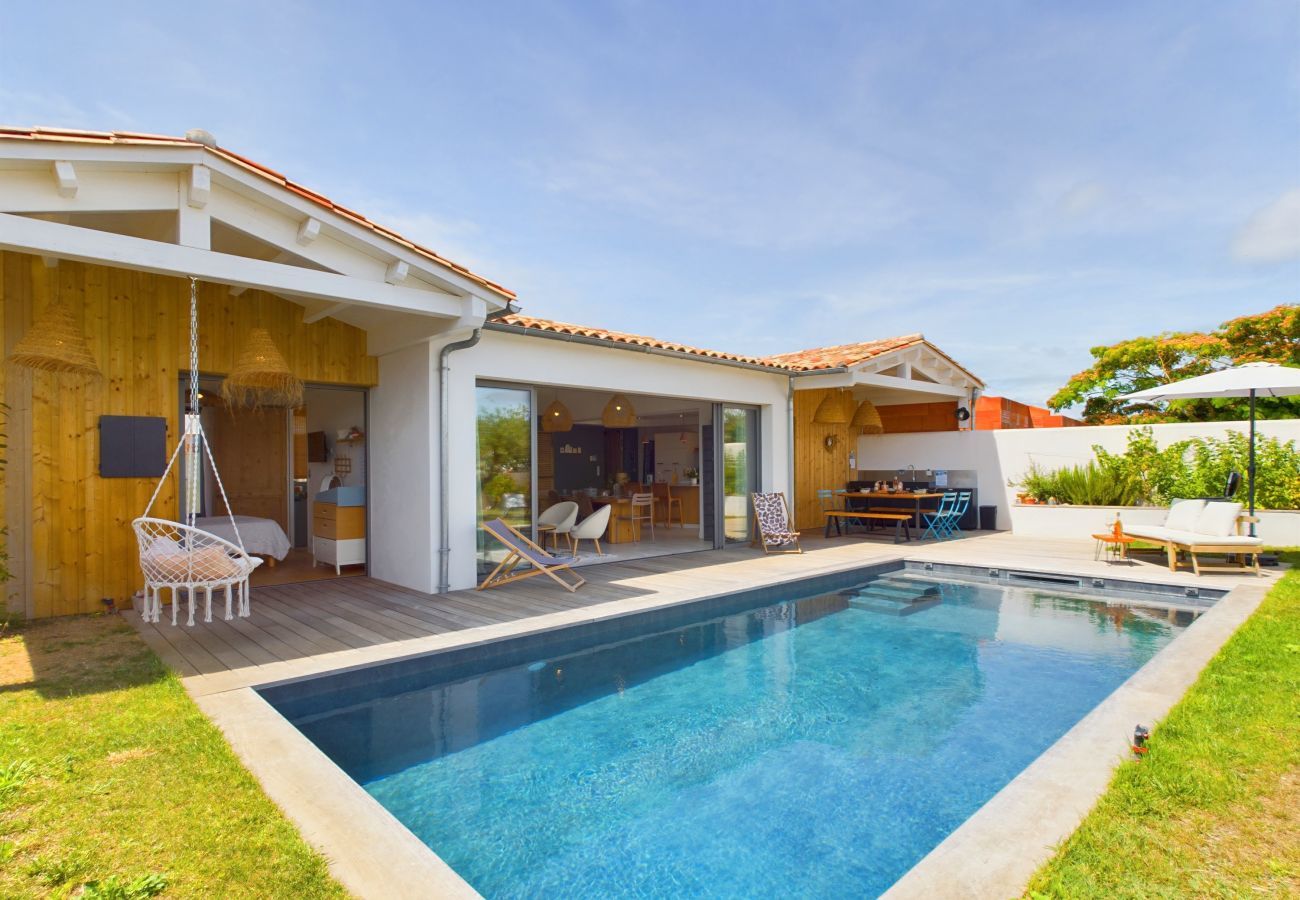 House in Rivedoux-Plage - Architect-designed villa with heated pool and garden