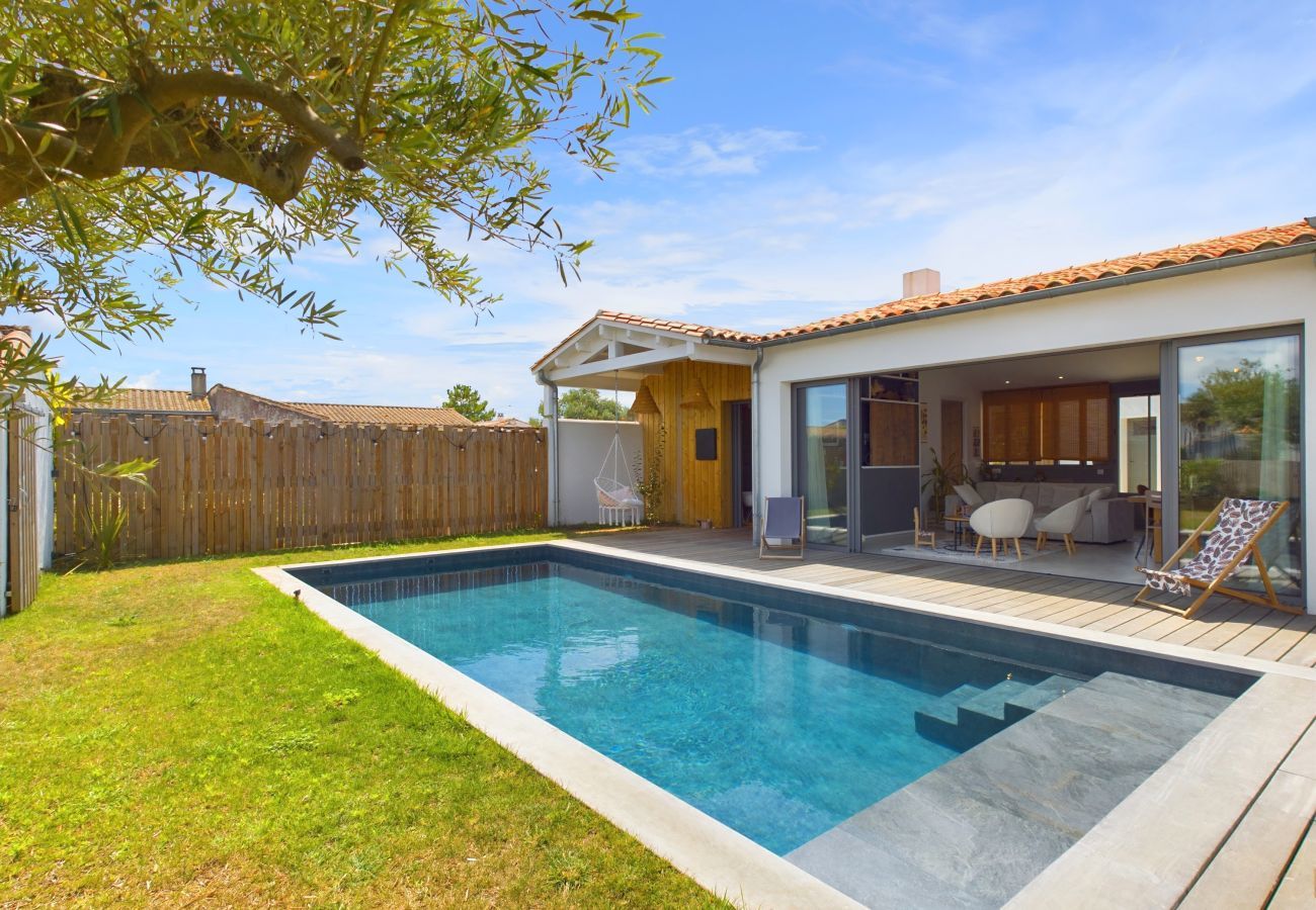House in Rivedoux-Plage - Architect-designed villa with heated pool and garden
