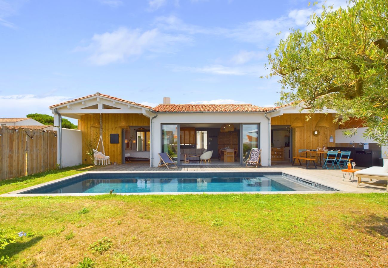 House in Rivedoux-Plage - Architect-designed villa with heated pool and garden
