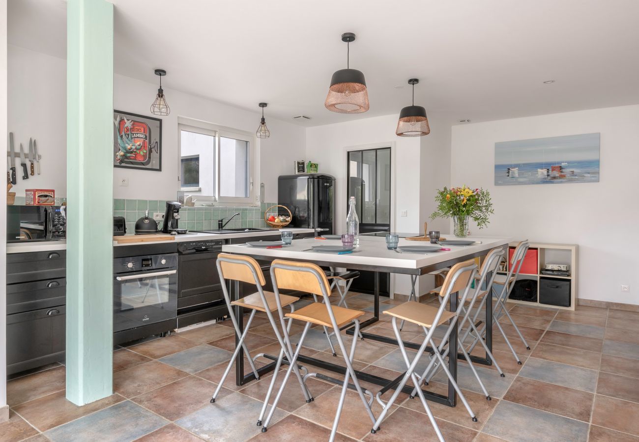 House in Sarzeau - House for 6 - Heated pool - 700m from the beach