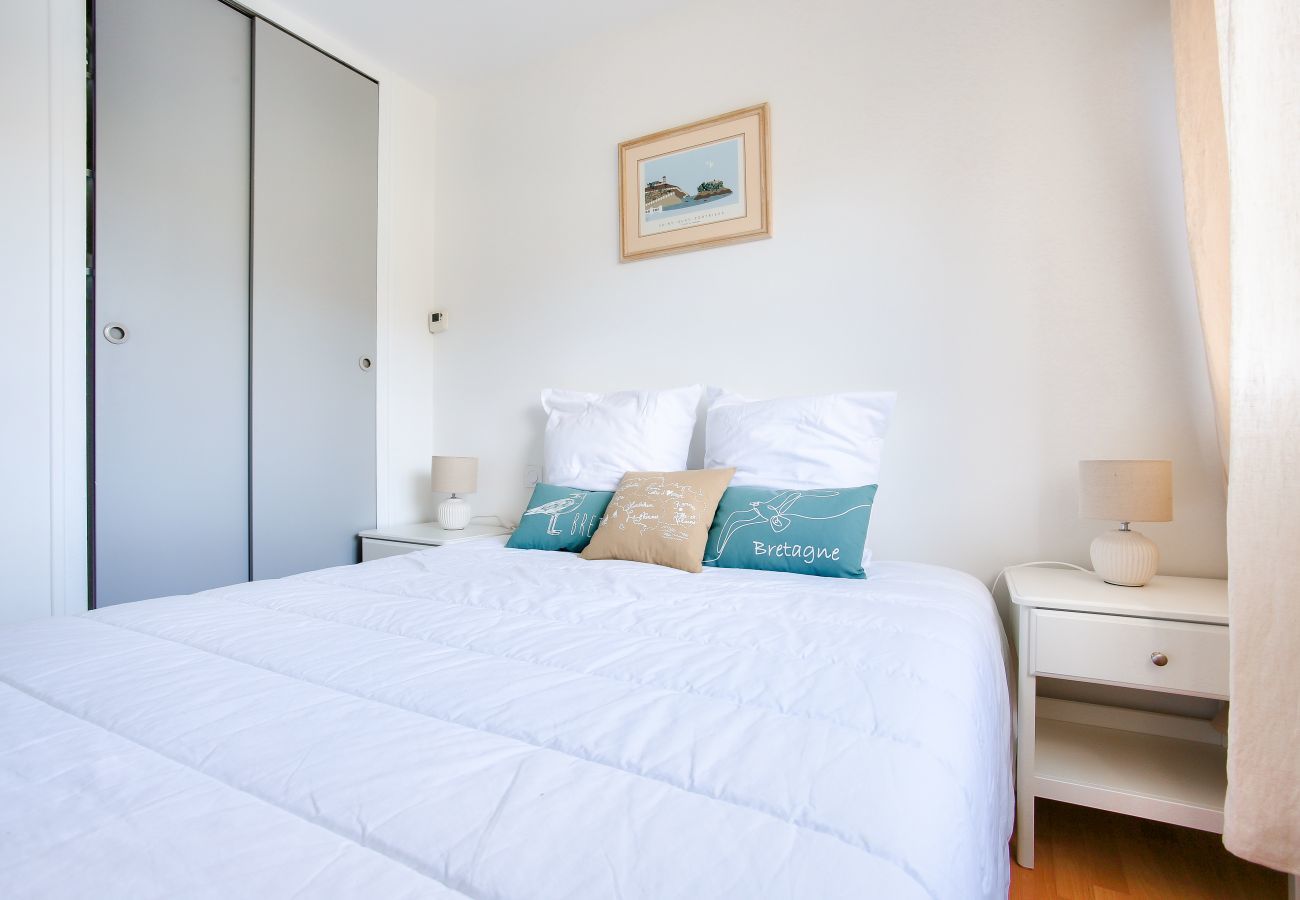 Apartment in Pléneuf-Val-André - Holiday with sea view in Pléneuf-Val-André