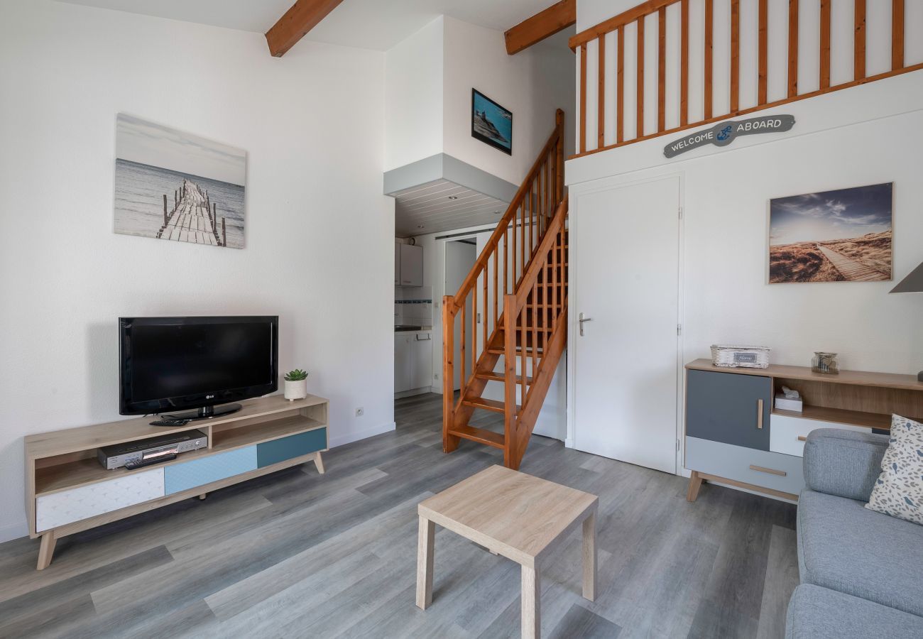 House in Saint-Michel-Chef-Chef - House with a pool at 200m from the beach