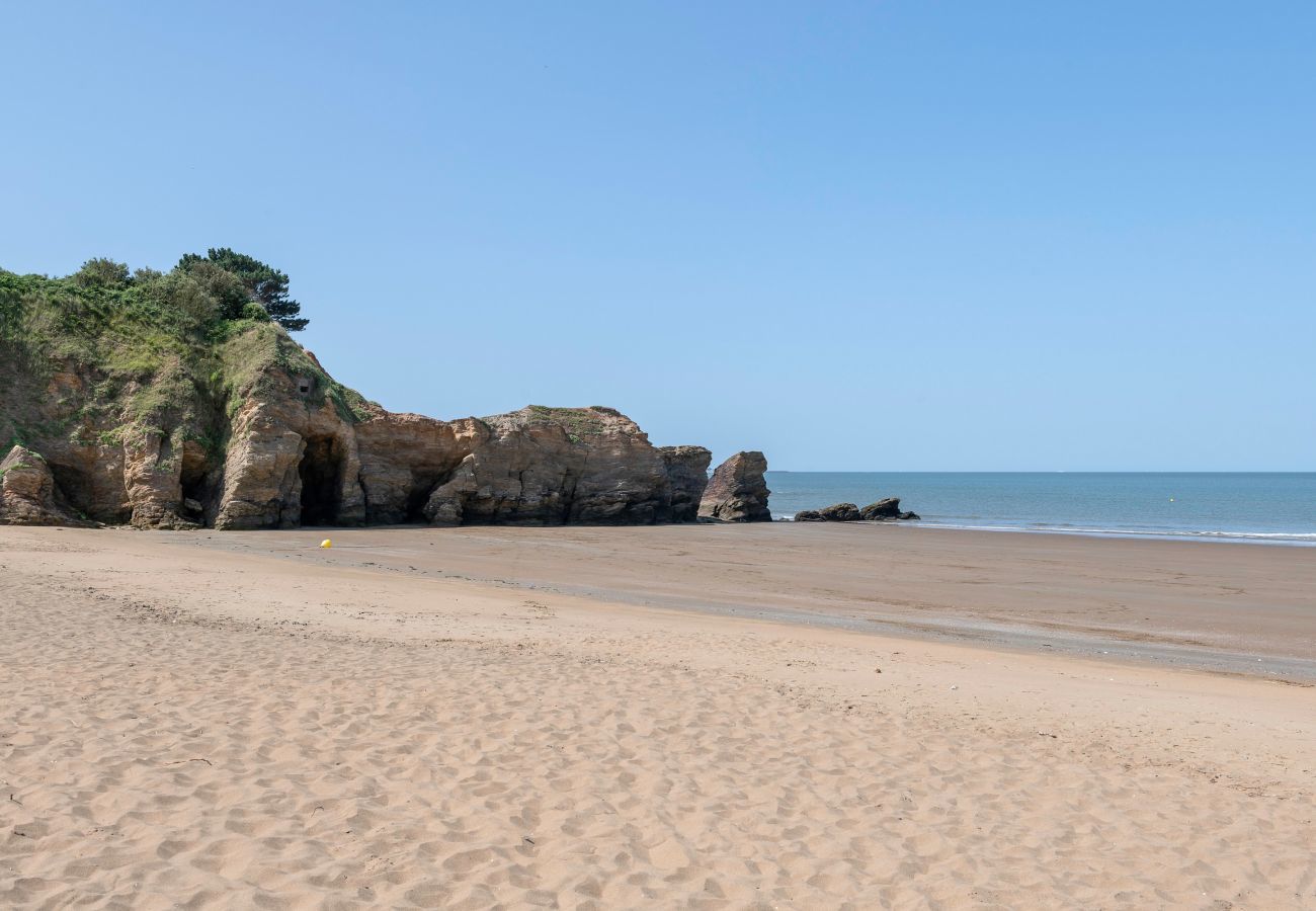 House in Saint-Michel-Chef-Chef - House with a pool at 200m from the beach