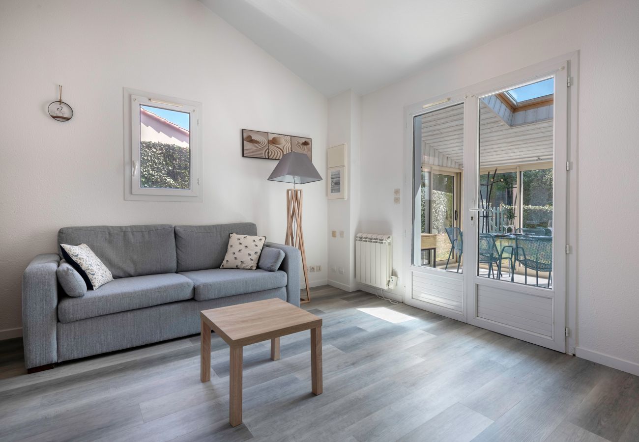House in Saint-Michel-Chef-Chef - House with a pool at 200m from the beach