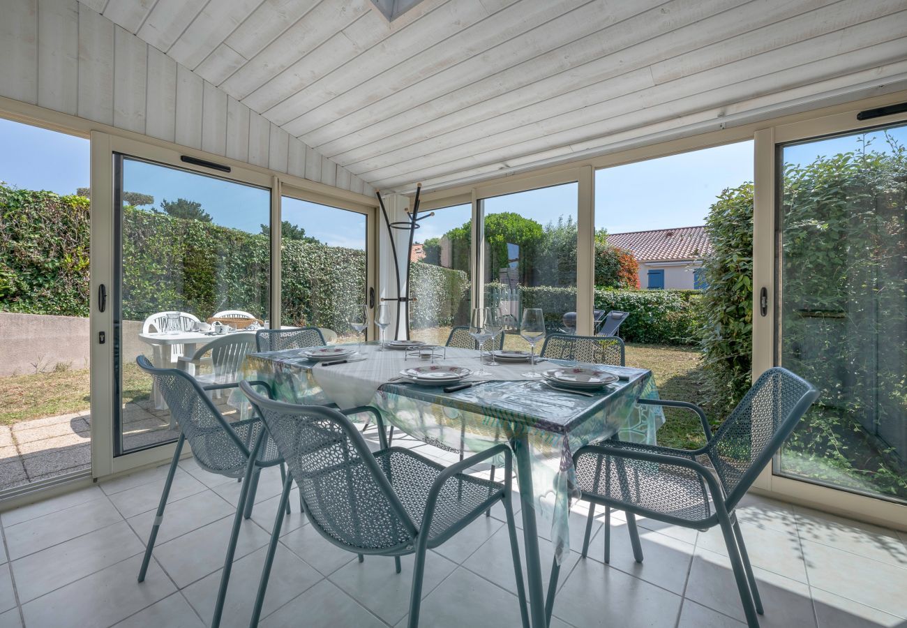 House in Saint-Michel-Chef-Chef - House with a pool at 200m from the beach