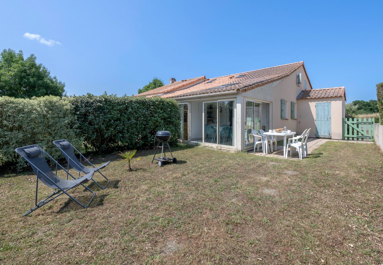 House in Saint-Michel-Chef-Chef - House with a pool at 200m from the beach