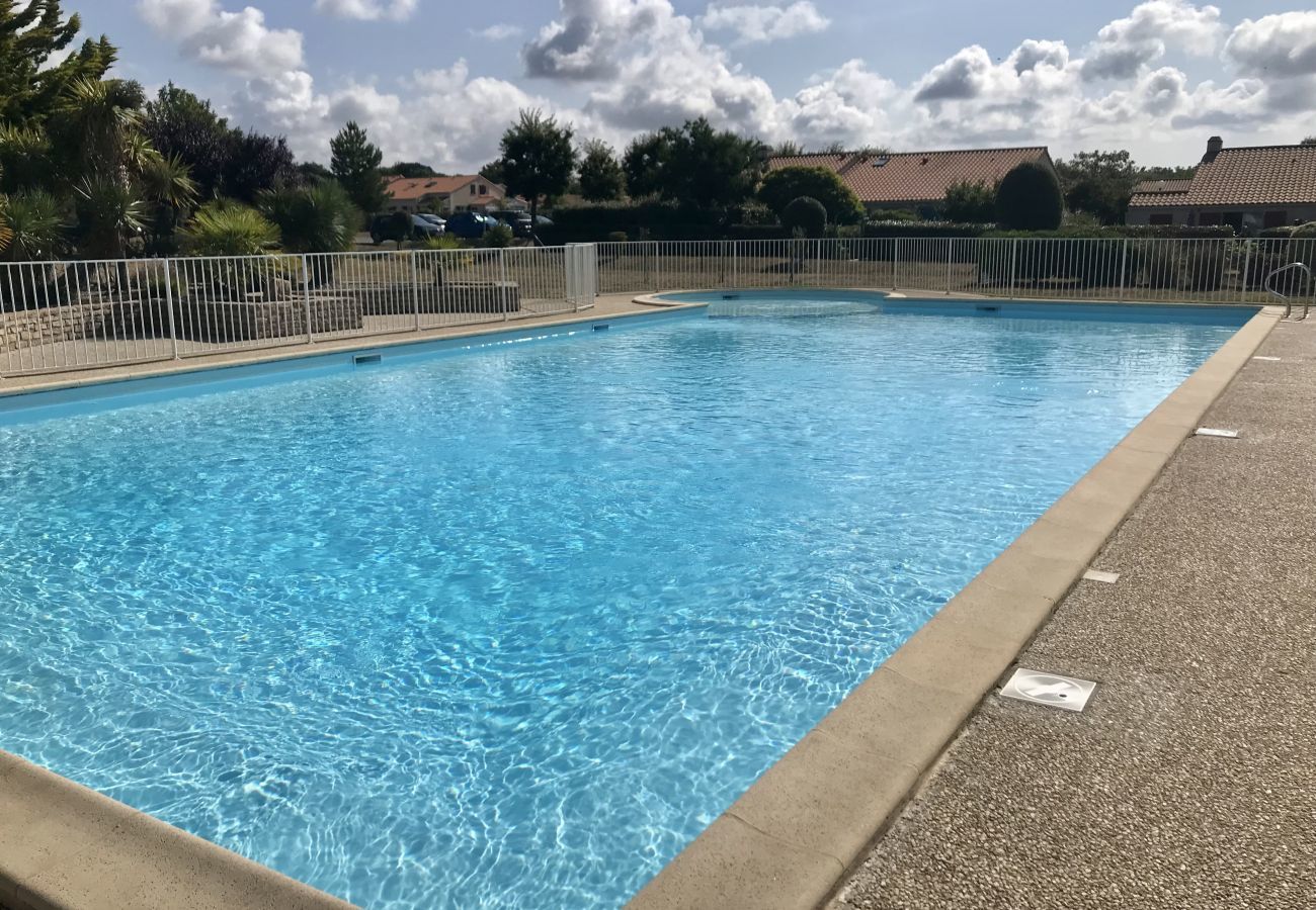 House in Saint-Michel-Chef-Chef - House with a pool at 200m from the beach