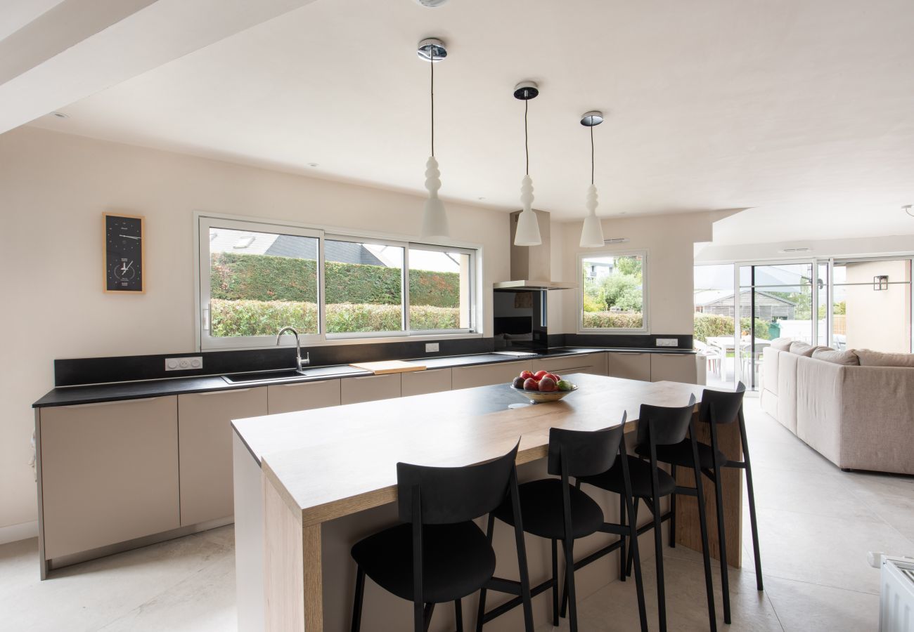 House in Dinard - House for 8 with all mod cons - close to beaches