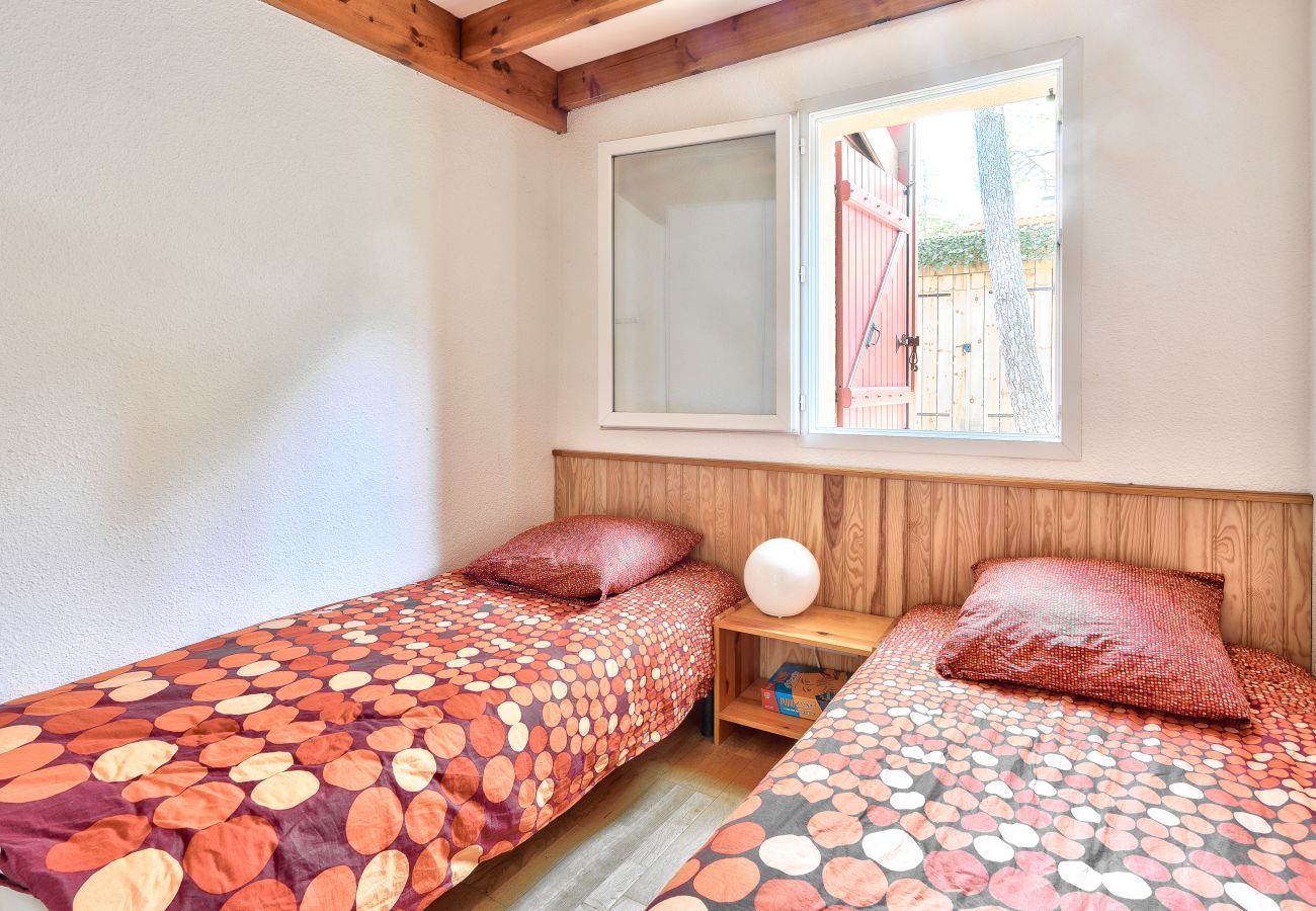 Terraced House in Lacanau - House for 4 with pool in Lacanau