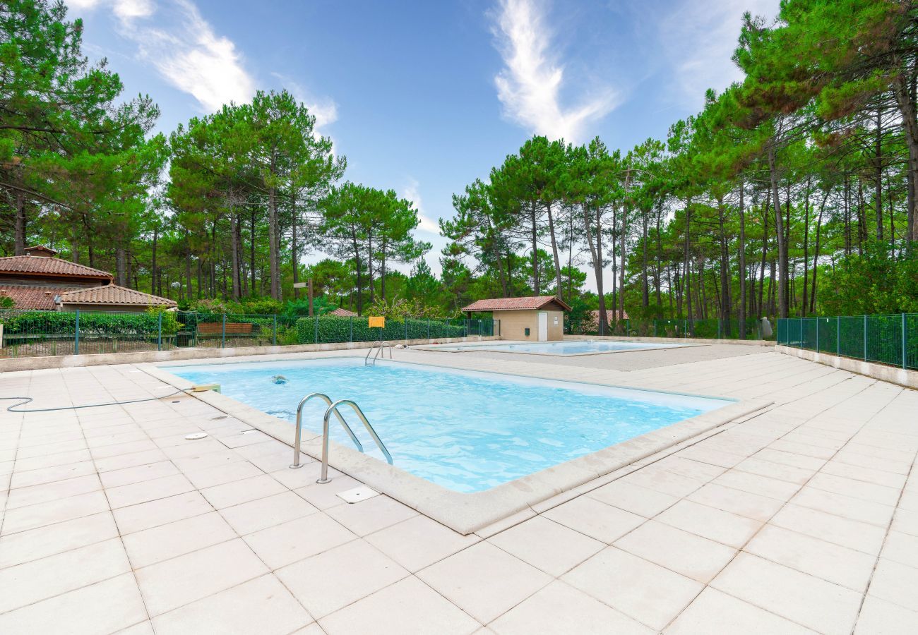 Terraced House in Lacanau - House for 4 with pool in Lacanau