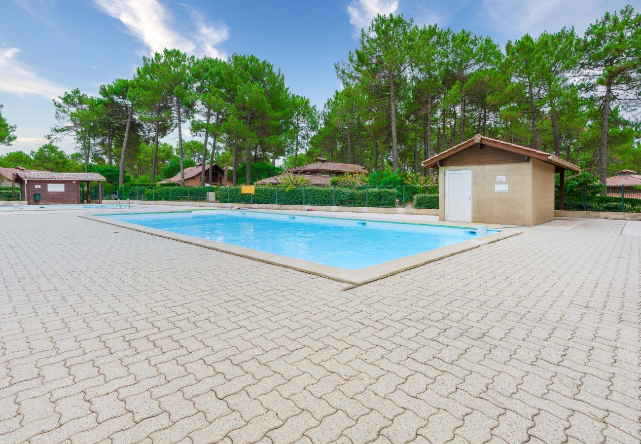 Terraced House in Lacanau - House for 4 with pool in Lacanau