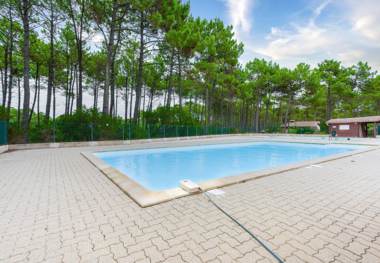 Terraced House in Lacanau - House for 4 with pool in Lacanau