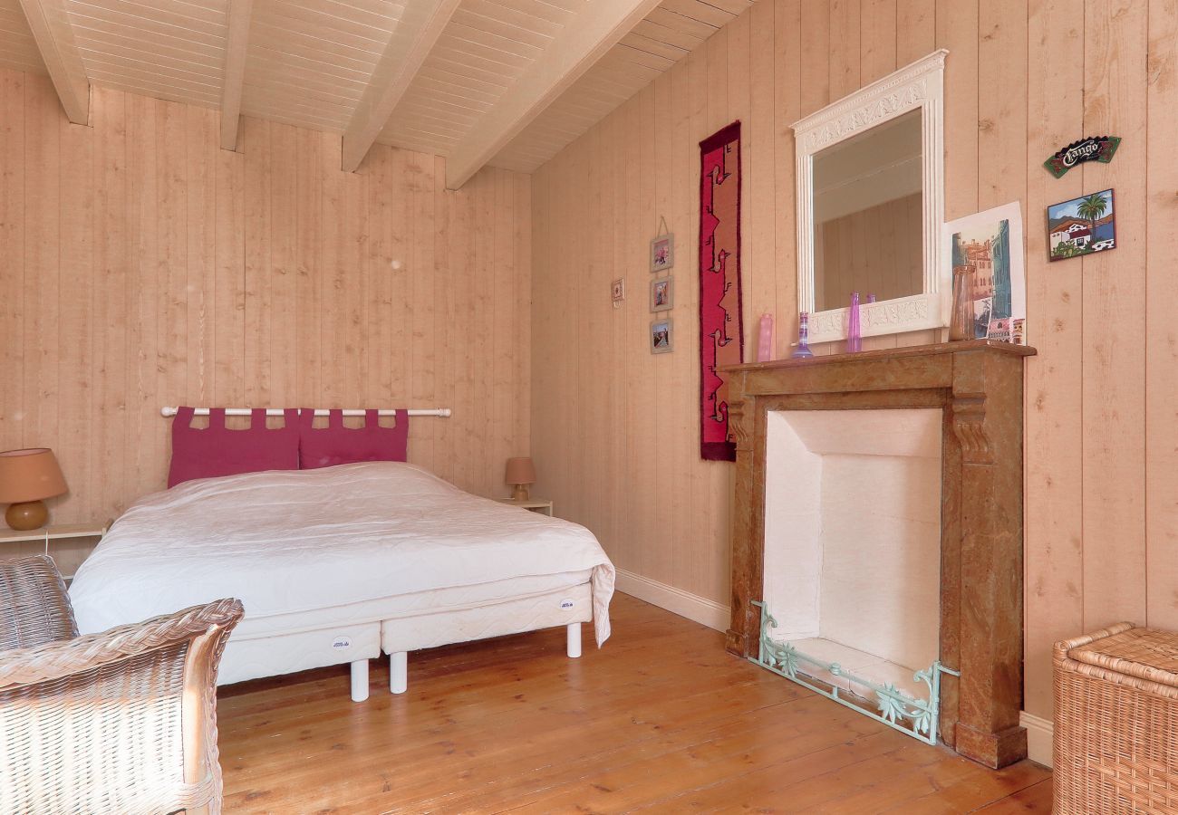 House in Le Bono - House for 9 - 100m from the port of Le Bono