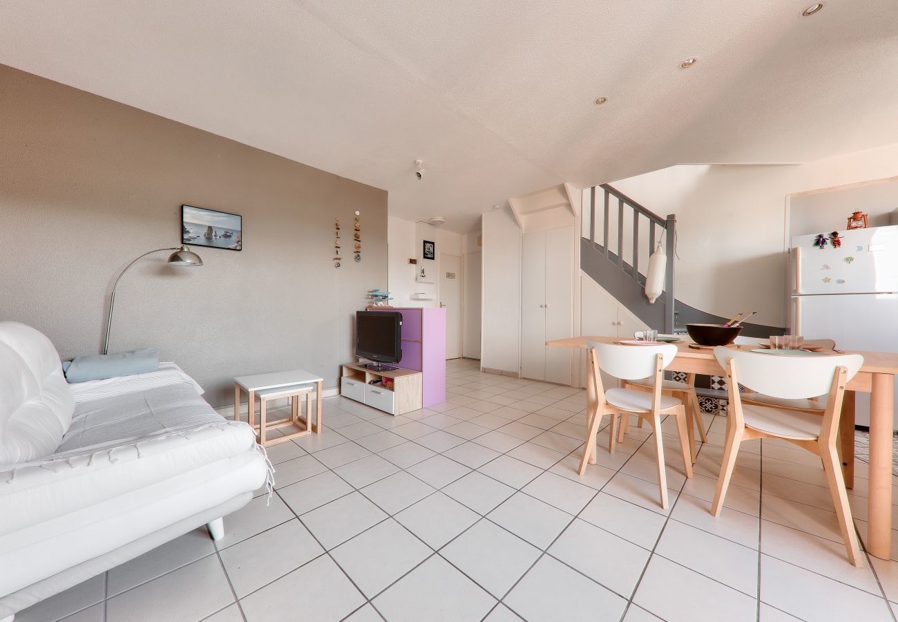 Apartment in Arzon - Flat for 6 - Balcony - 400m plage du Fogeo