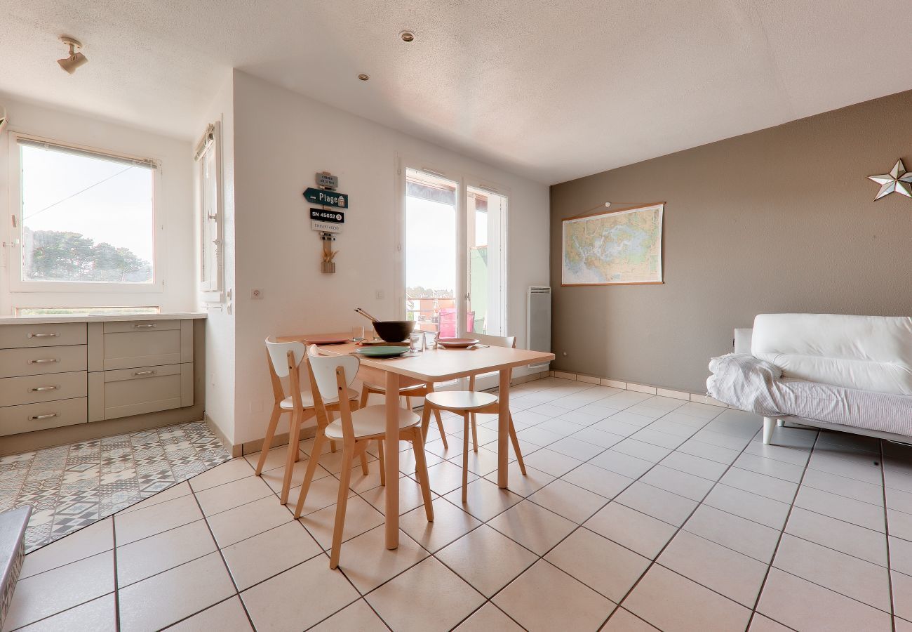 Apartment in Arzon - Flat for 6 - Balcony - 400m plage du Fogeo