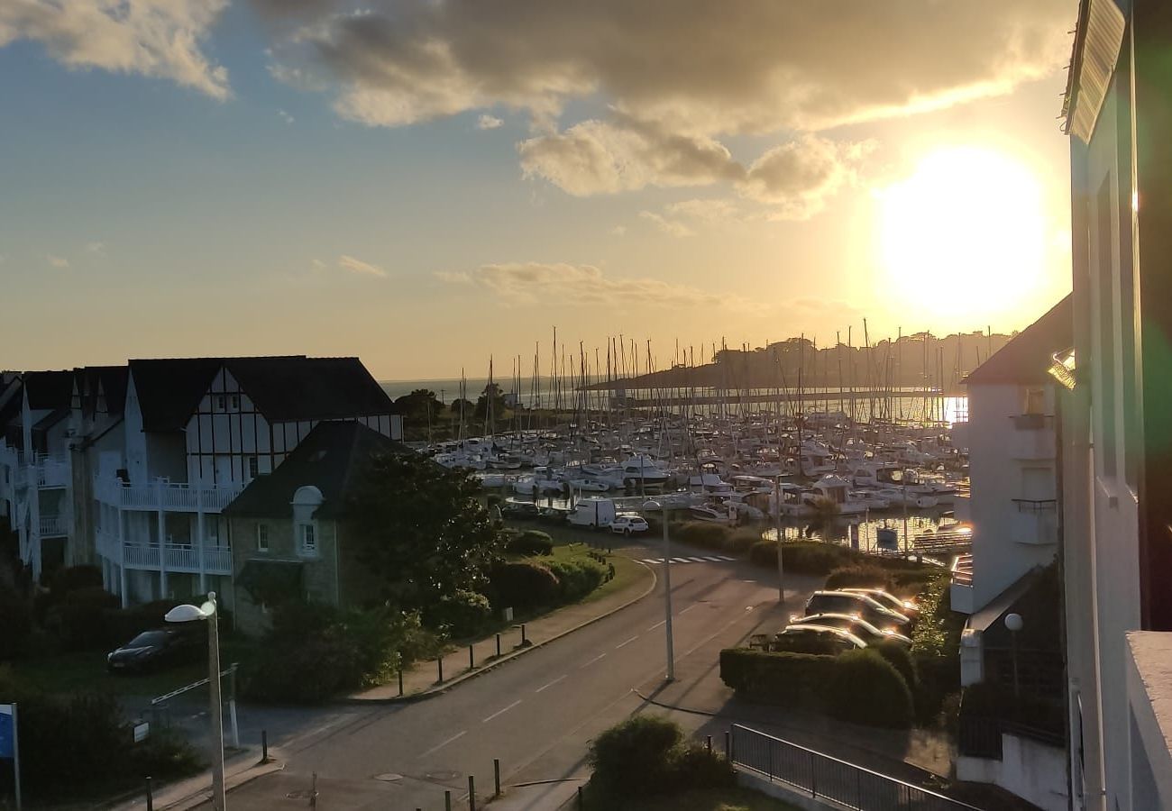 Apartment in Arzon - Flat for 6 - Balcony - 400m plage du Fogeo