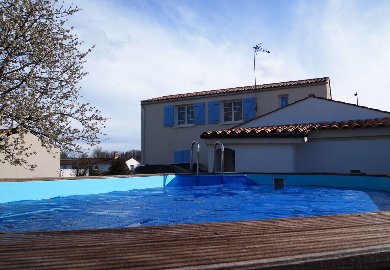 House in Avrillé - House for 10 with a pool