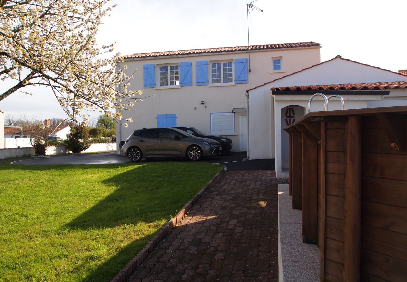 House in Avrillé - House for 10 with a pool