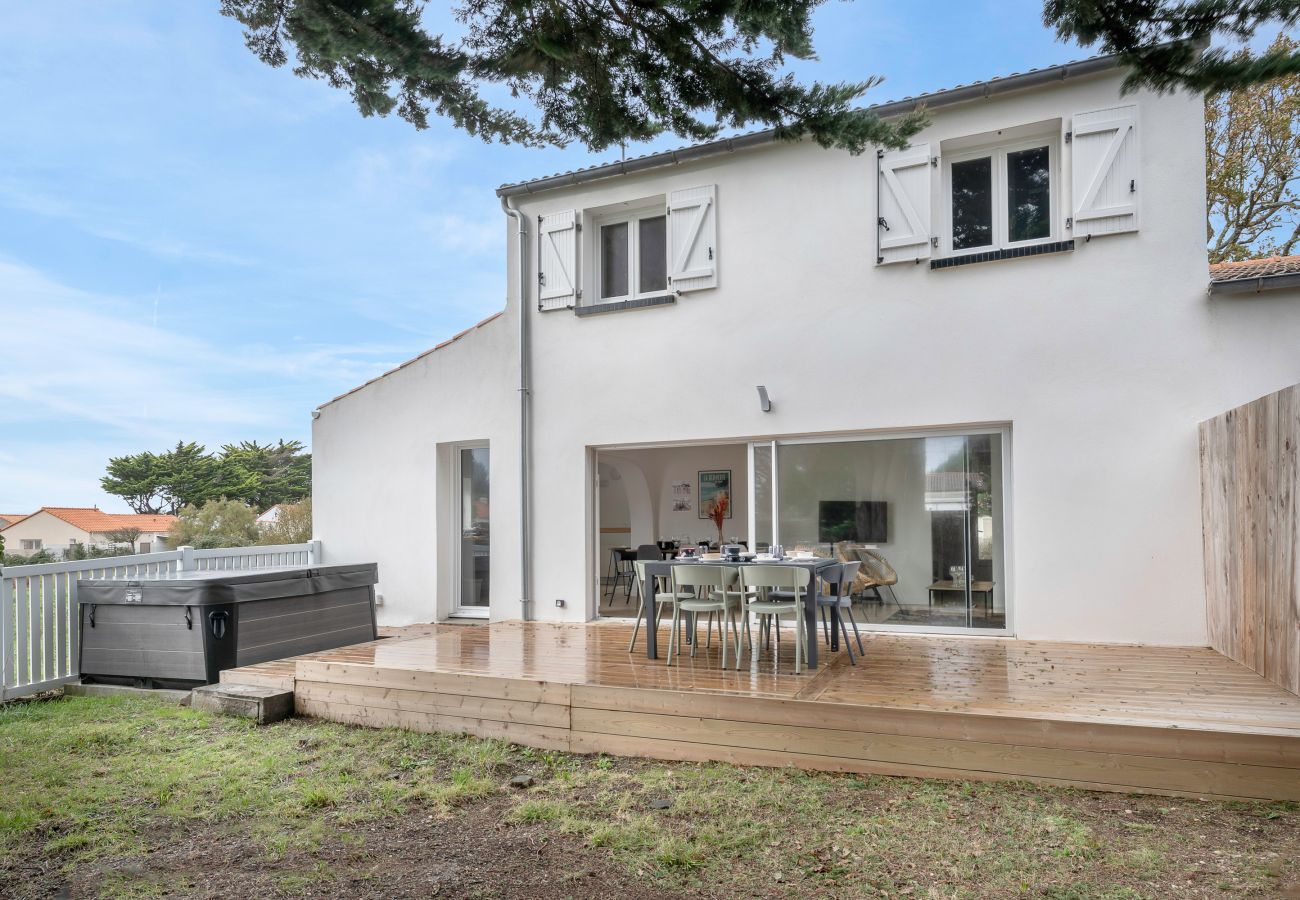 House in La Bernerie-en-Retz - House for 8, with jacuzzi 200m from the beach