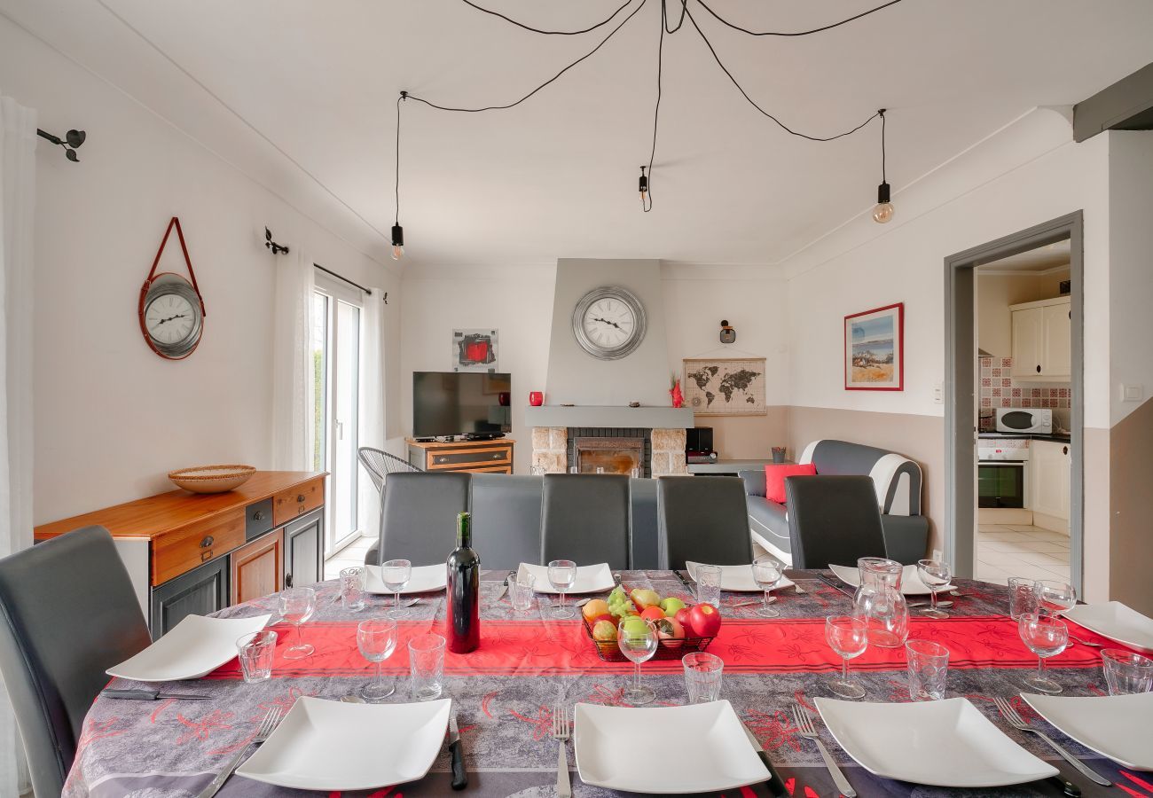 House in Loctudy - Direct access to the beach - House for 11
