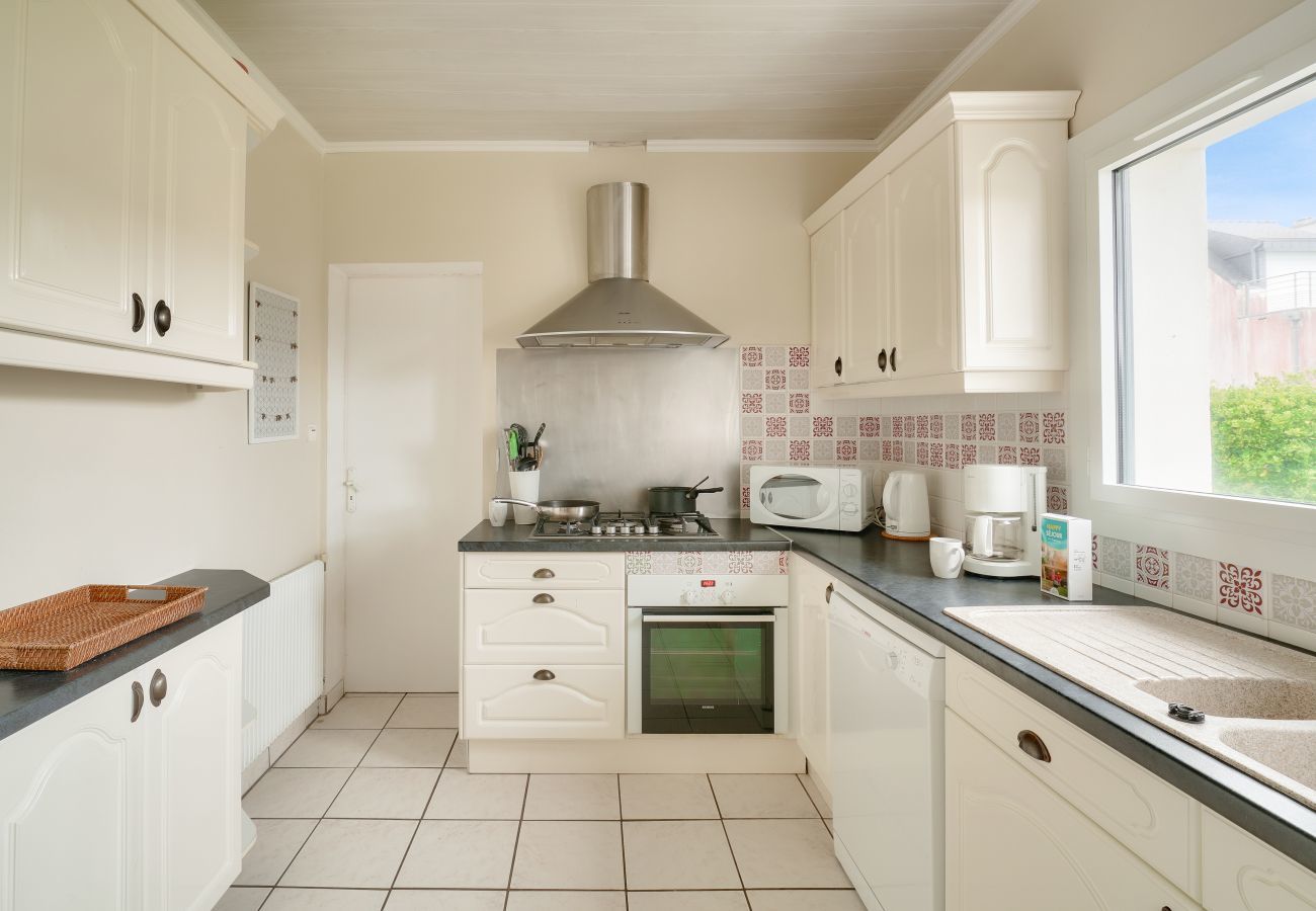 House in Loctudy - Direct access to the beach - House for 11