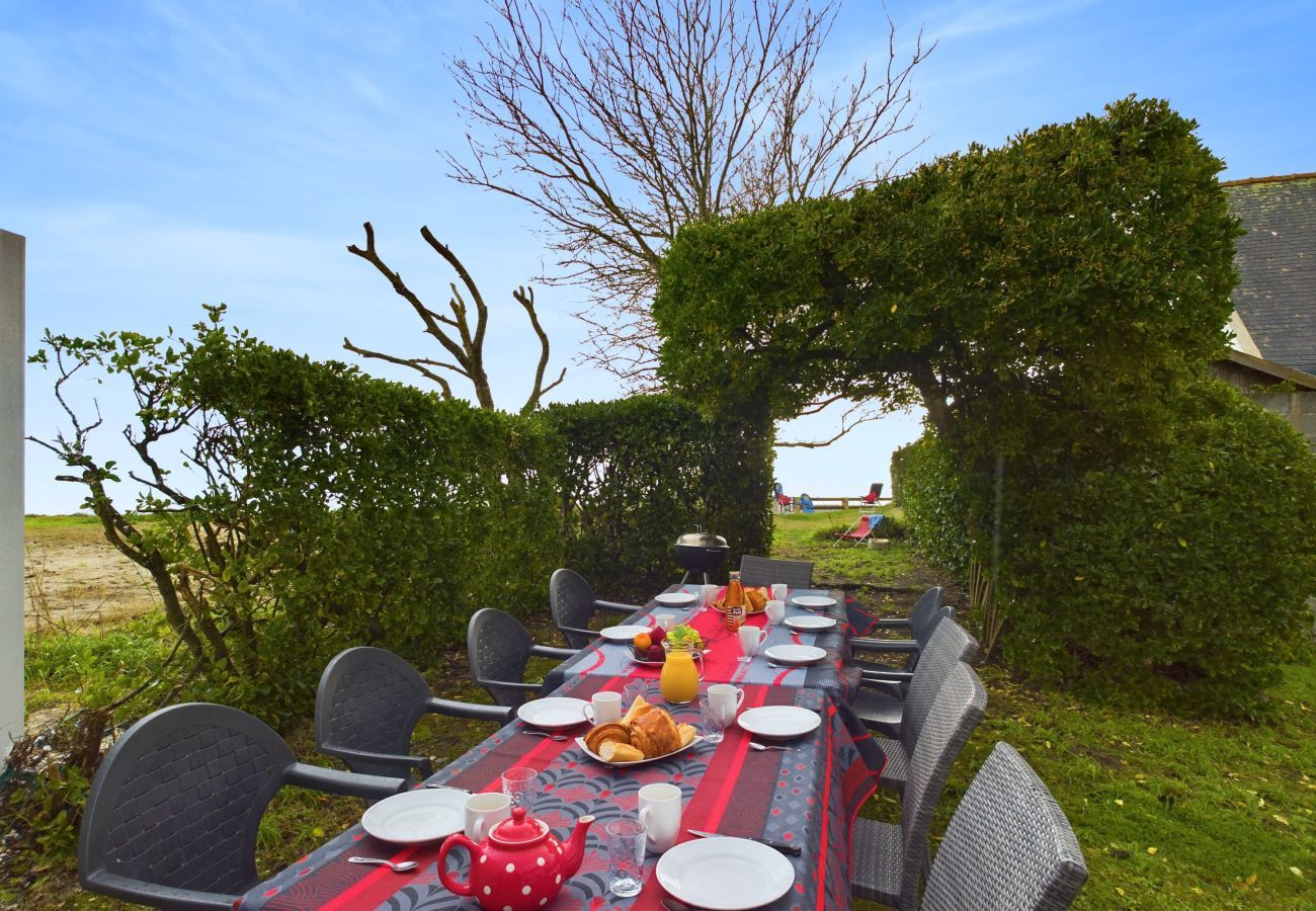 House in Loctudy - Direct access to the beach - House for 11