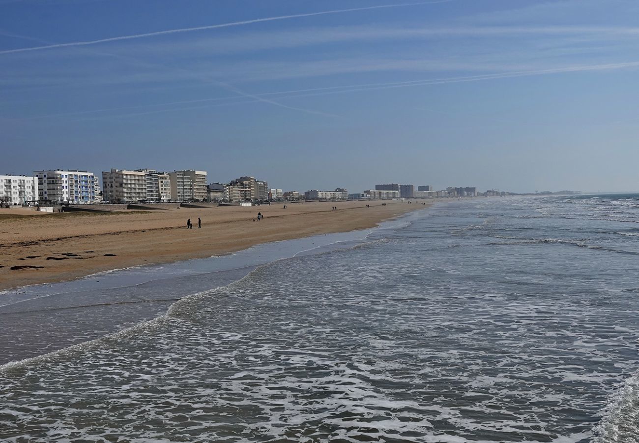 Apartment in Saint-Jean-de-Monts - 400m from the beach, flat with pool