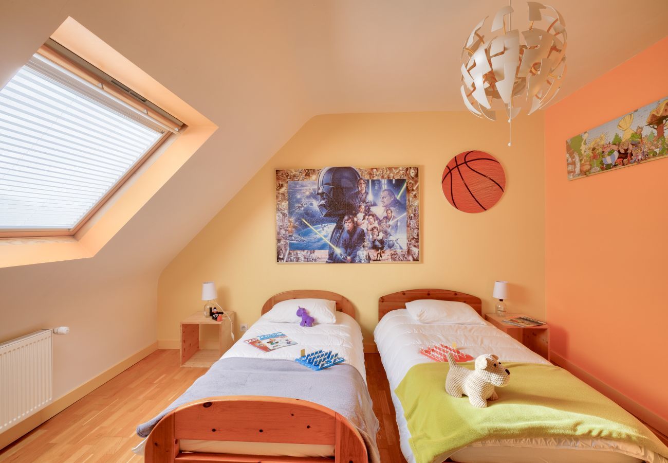 House in Plonéour-Lanvern - Pays Bigouden, maison pour 8 with a pool