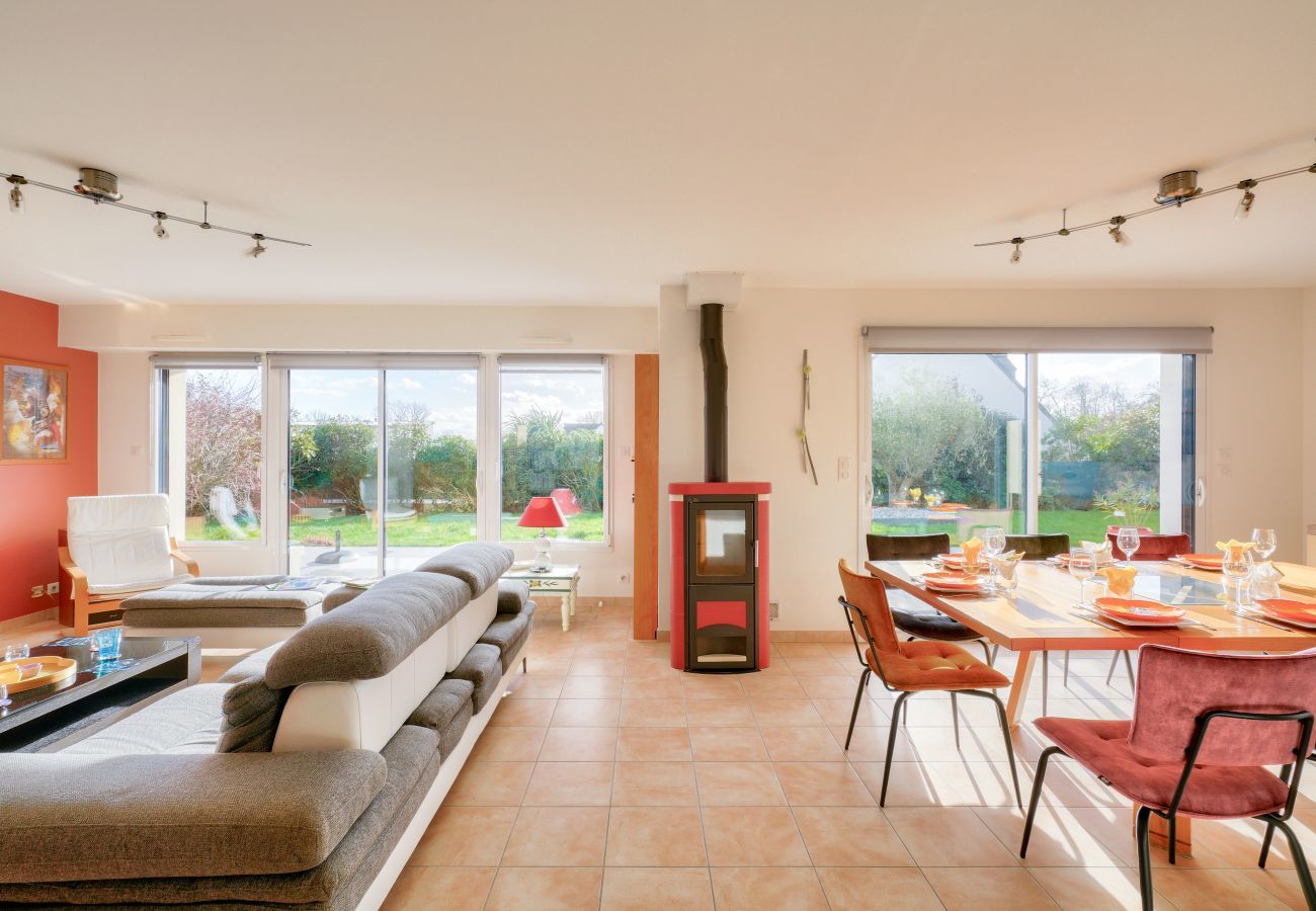 House in Plonéour-Lanvern - Pays Bigouden, maison pour 8 with a pool
