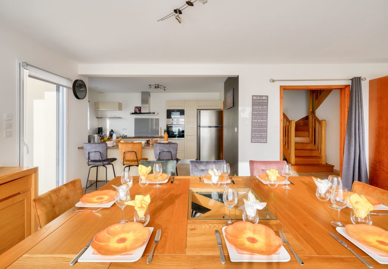 House in Plonéour-Lanvern - Pays Bigouden, maison pour 8 with a pool