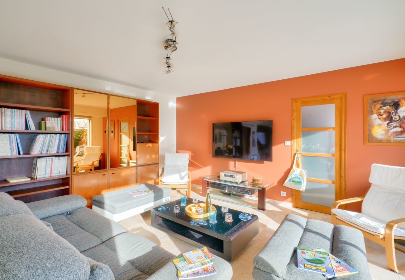 House in Plonéour-Lanvern - Pays Bigouden, maison pour 8 with a pool