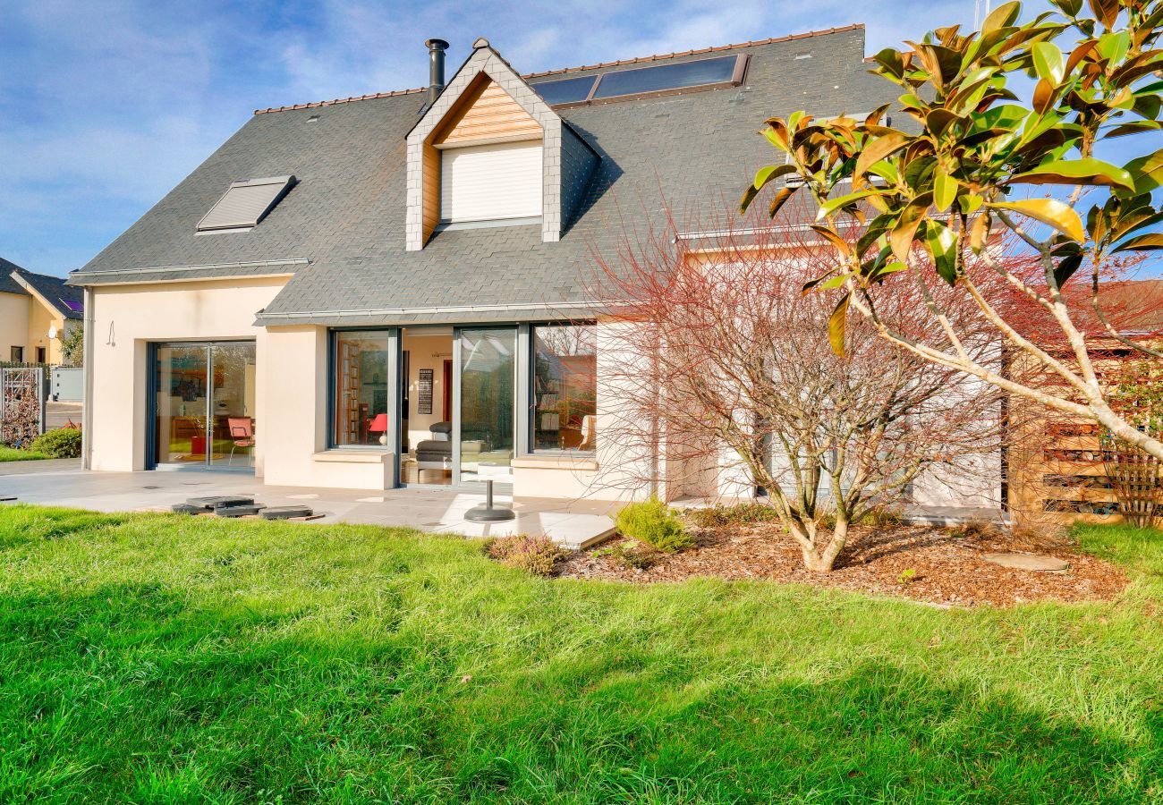 House in Plonéour-Lanvern - Pays Bigouden, maison pour 8 with a pool