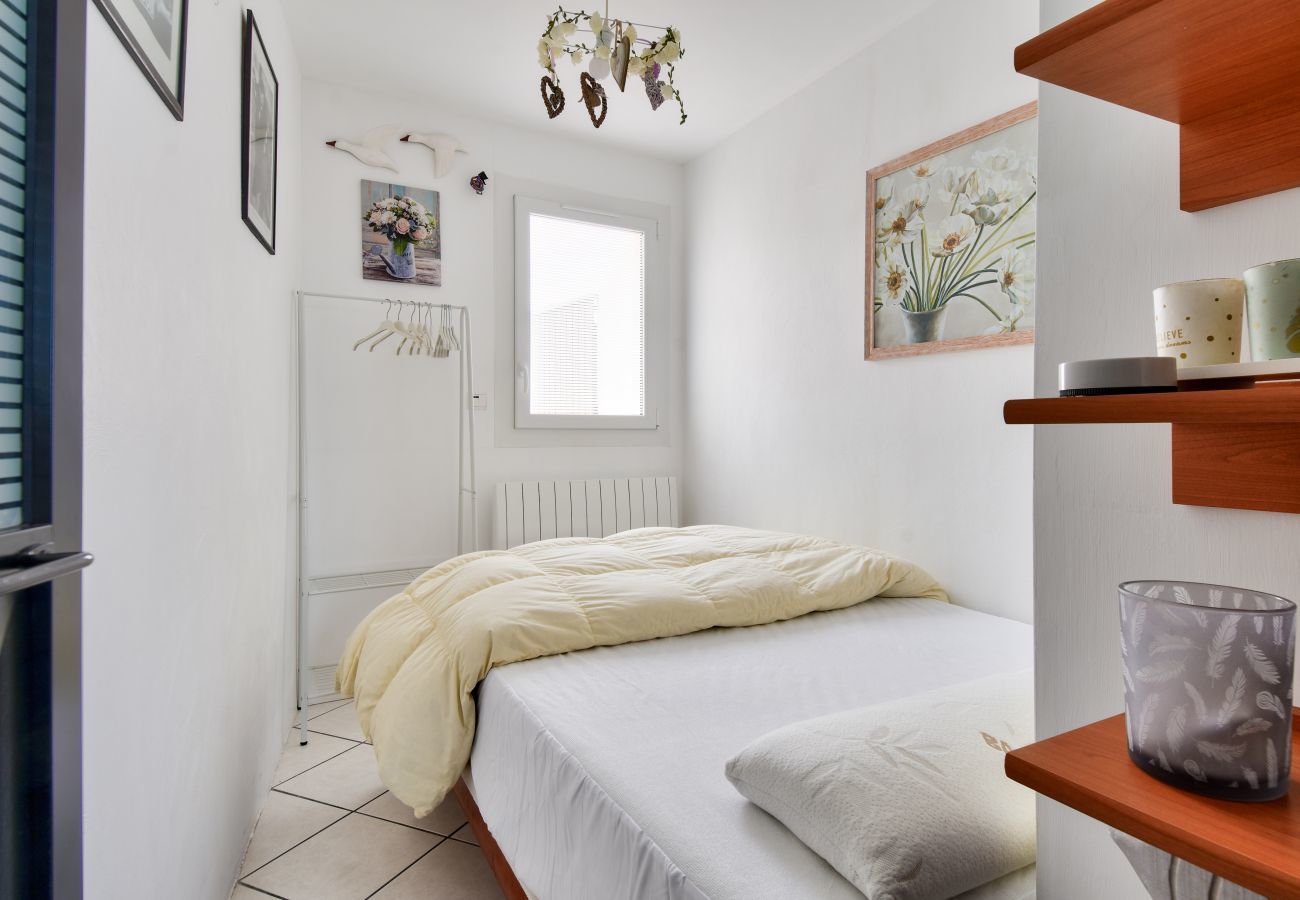 Apartment in Noirmoutier-en-l´Ile - Apartment for 4 on estate with pool