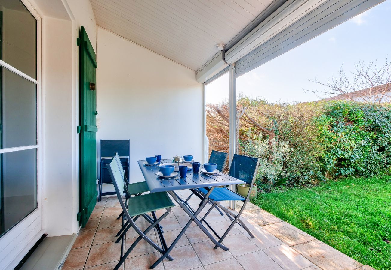 House in Ars-en-Ré - Stay for 4 with swimming pool, near thermal baths