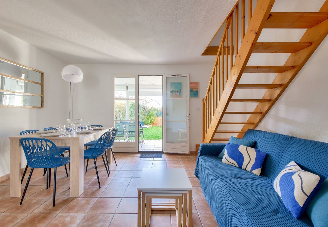House in Ars-en-Ré - Stay for 4 with swimming pool, near thermal baths