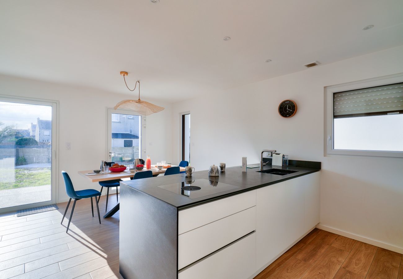 House in Penmarch - Nice house for 8 - 950m from the beach & harbour 