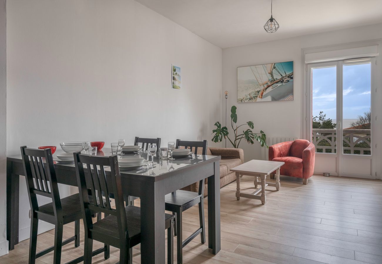 Apartment in La Plaine-sur-Mer - Sea View for 4 in La Plaine sur Mer
