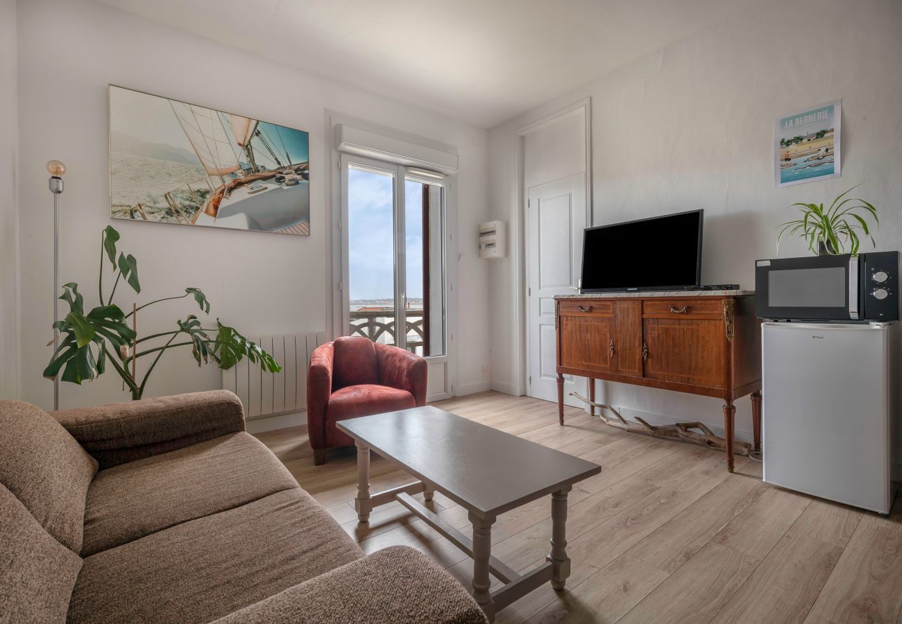 Apartment in La Plaine-sur-Mer - Sea View for 4 in La Plaine sur Mer