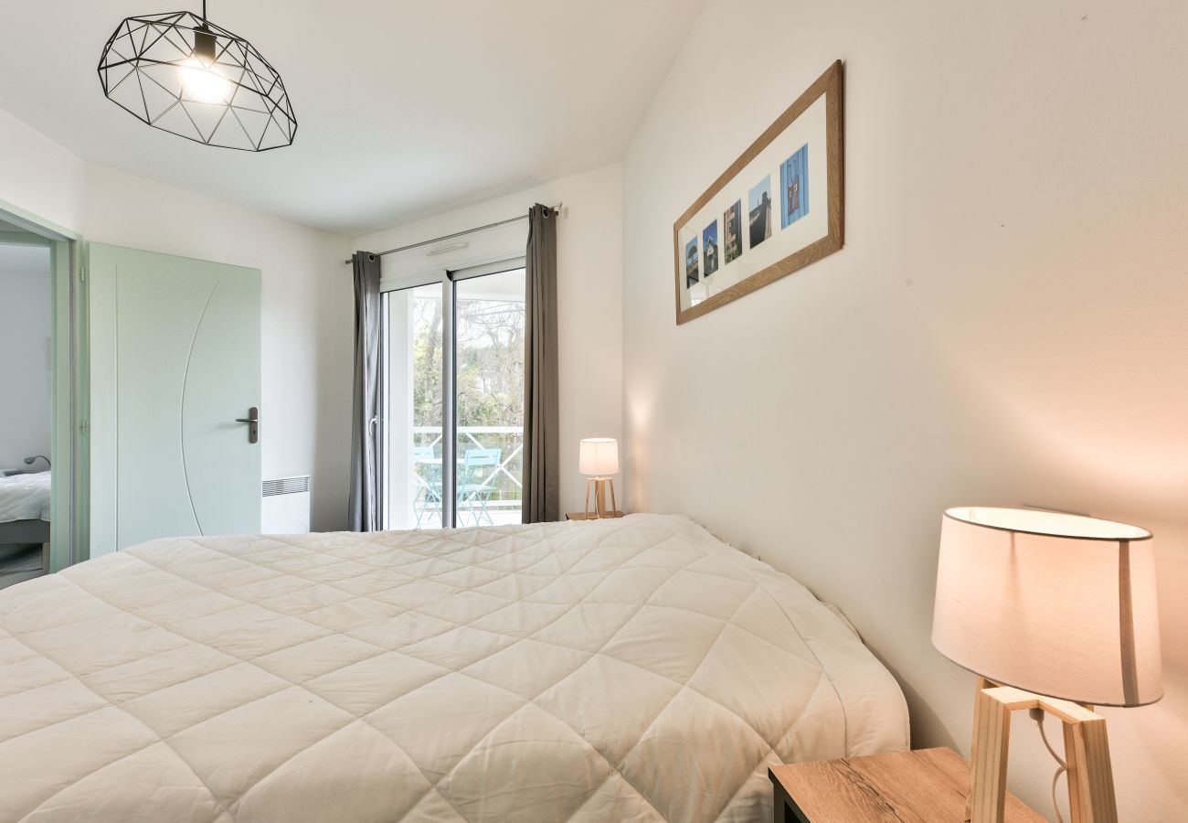House in Arès - House for 6 -Pool - 150m from the beach in Arès