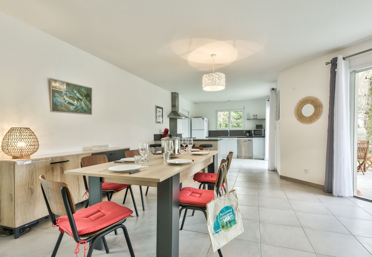 House in Arès - House for 6 -Pool - 150m from the beach in Arès