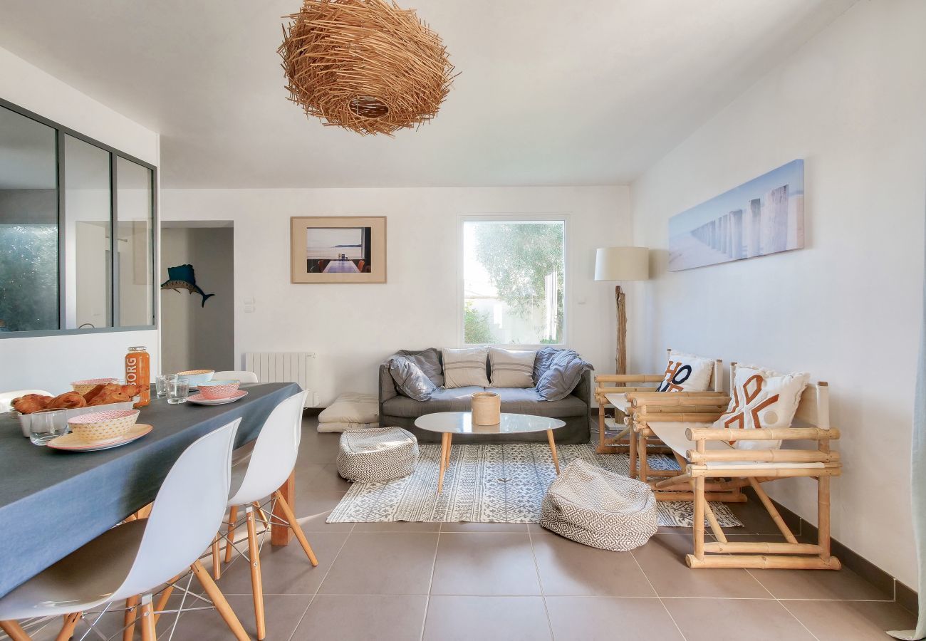 House in Saint-Martin-de-Ré - House with pool for 4 adults and 2 children