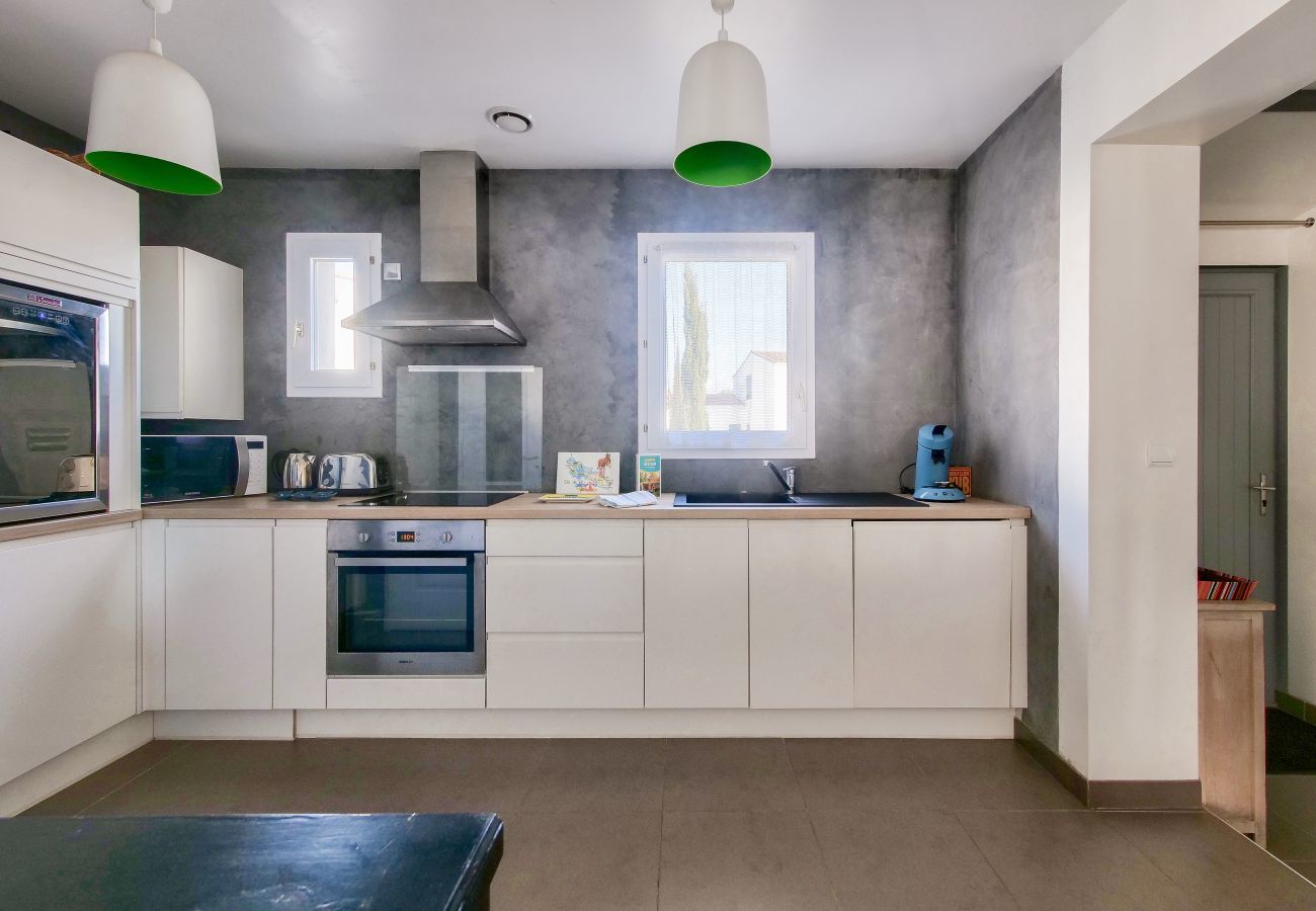 House in Saint-Martin-de-Ré - House with pool for 4 adults and 2 children