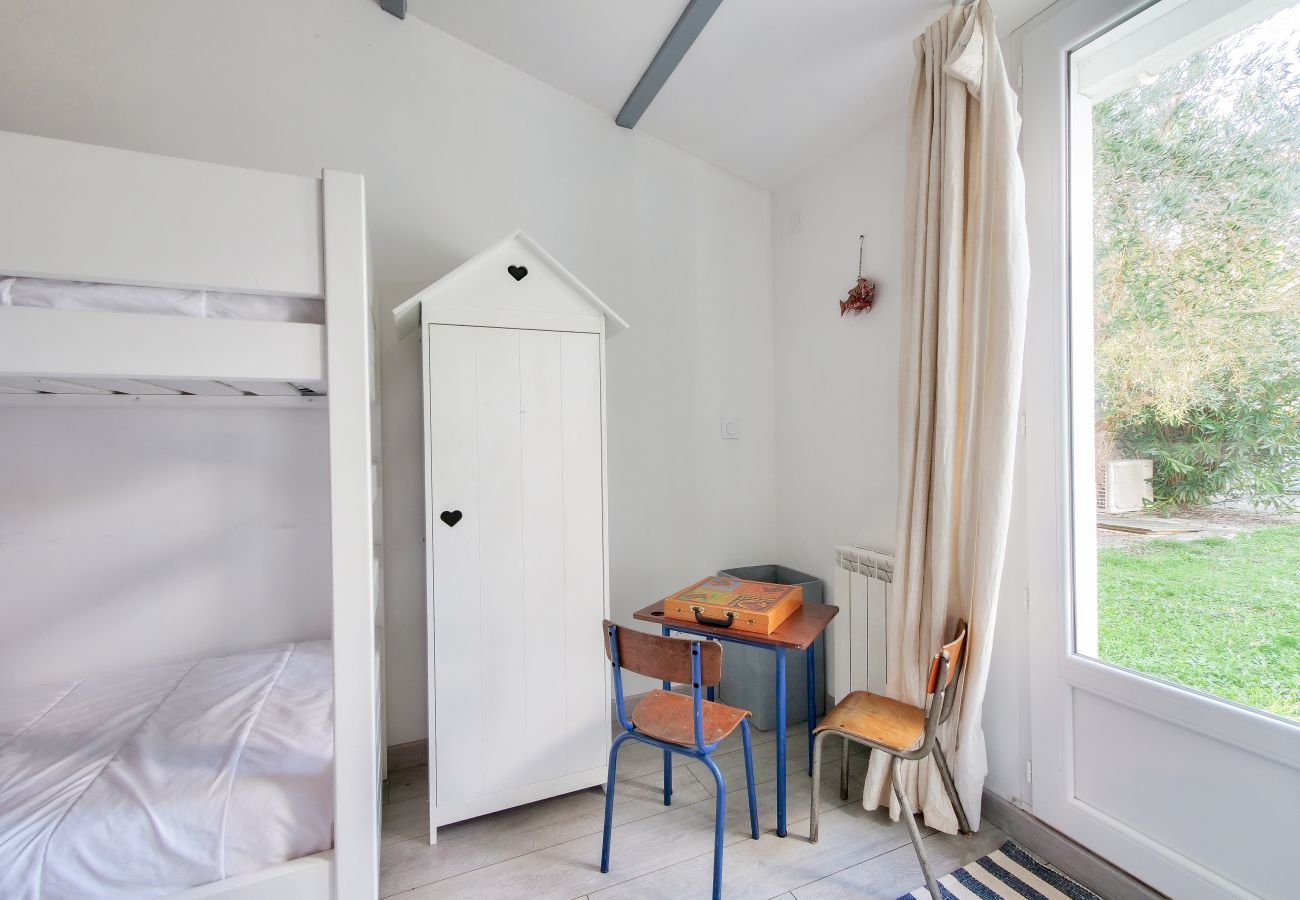House in Saint-Martin-de-Ré - House with pool for 4 adults and 2 children