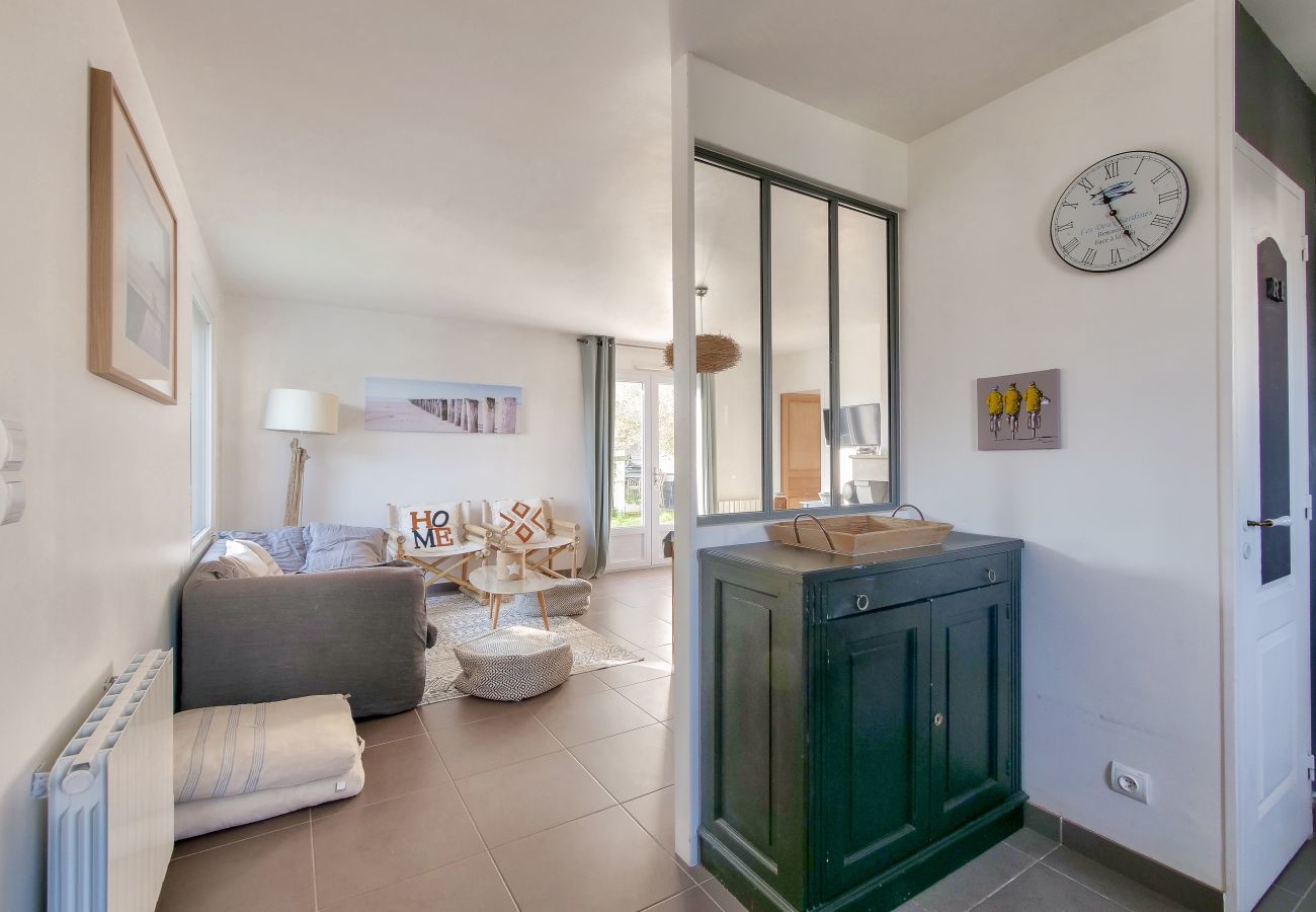 House in Saint-Martin-de-Ré - House with pool for 4 adults and 2 children